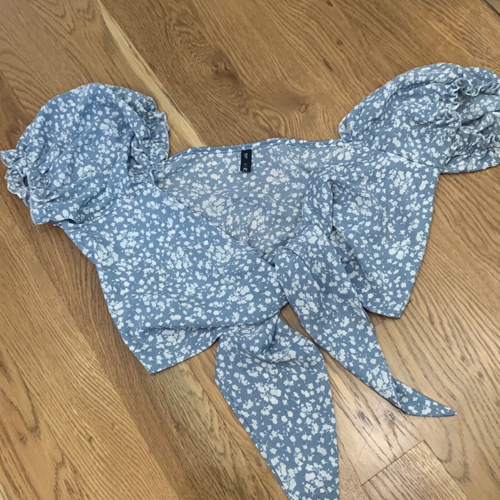 Tie up puff sleeve crop top